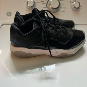 Jordan’s size 7 black